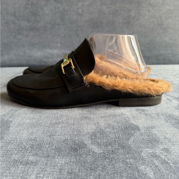 Steve Madden Womens Black Faux Fur Lined Flat Slip On Loafers SZ 9.5 Gold Chain - Picture 3 of 8
